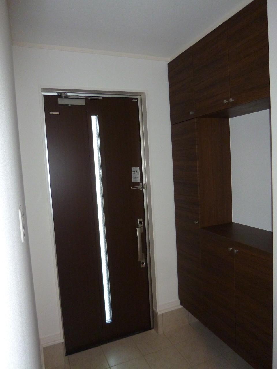 Entrance. ◆ Entrance with storage ◆