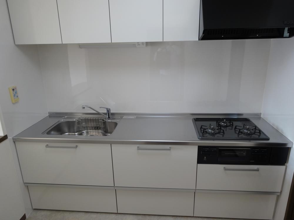 Kitchen. Heisei we replaced with a new one in 25 years in December. New life I think comfortably or enjoy spend.