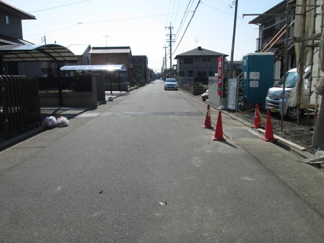 Local photos, including front road. Frontal road 2013 November 5 shooting