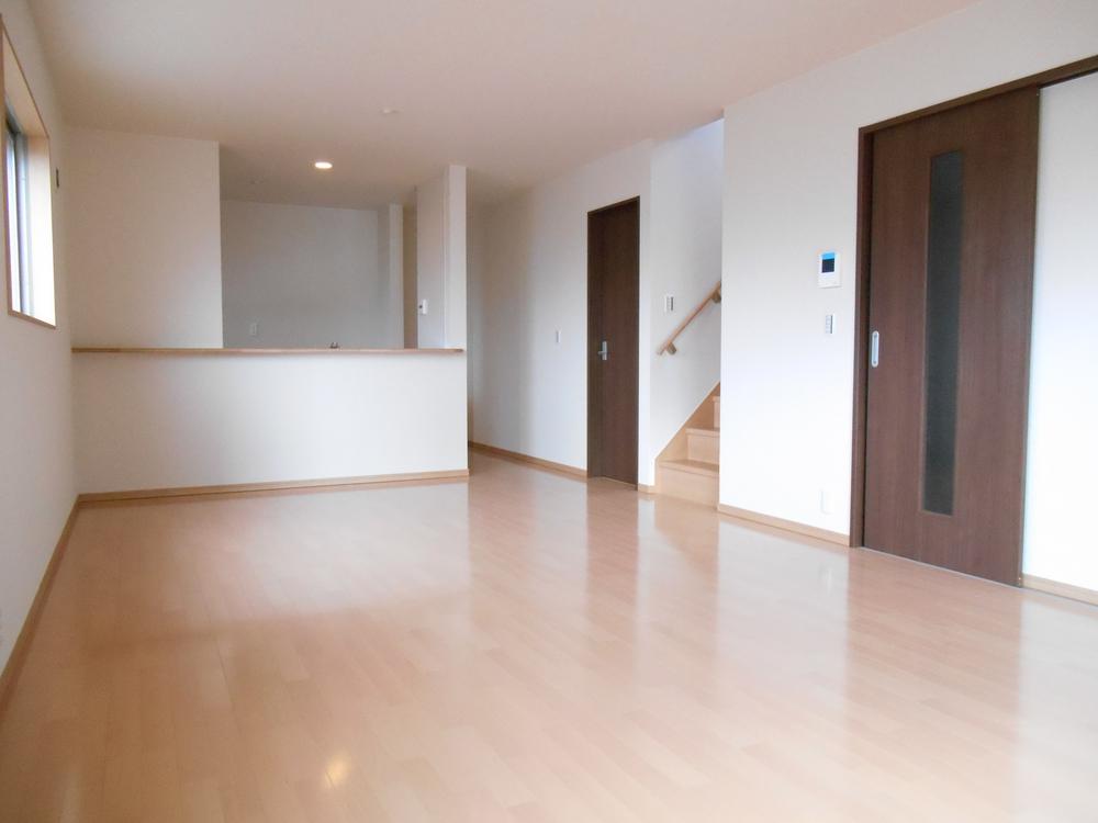 Living. Please refer to the spacious living room was completed 20 Pledge (local photo)