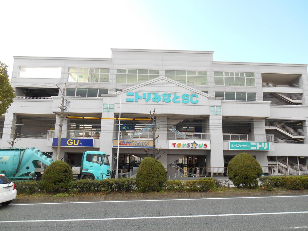Shopping centre. 800m to Nitori Minato SC