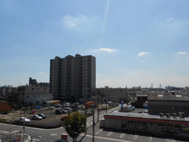 View photos from the dwelling unit. View from the site (November 2013) Shooting