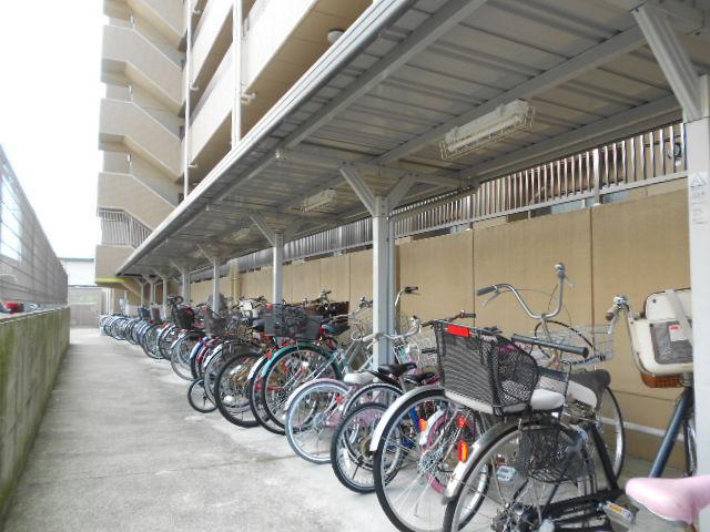 Other common areas. We photographed the undercover bicycle parking on site.