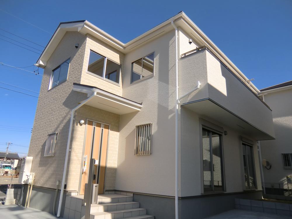 Local appearance photo. ◇ 1 Building ◇  Imposing completed! ! You can preview tour (of weekday visit also OK) Corner lot, Zenshitsuminami direction, Yang per good! !   Parking two OK  There is garden space to the south   Local (December 12, 2013) Shooting   
