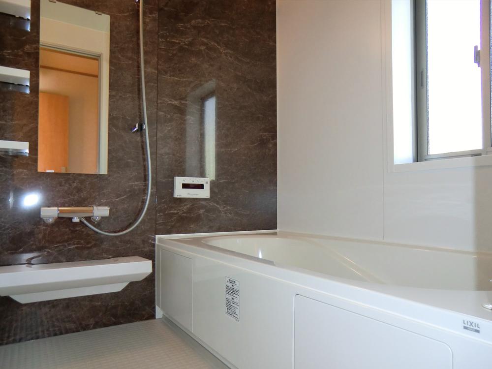 Bathroom. ◇ Bathroom ◇  Wide 1 tsubo size ・ Bathroom heating dryer ・ Insulation bathtub ・ Otobasu ・ Accessibility ・ Karari floor ・ There bathroom window