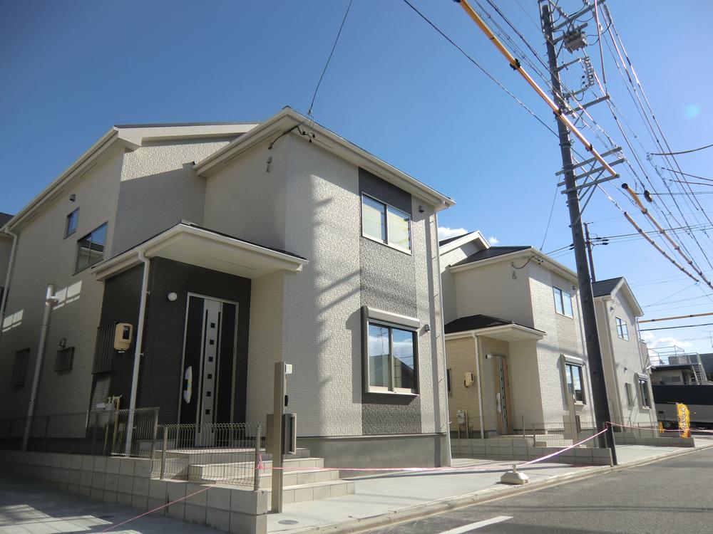 Local appearance photo. ◇ 3 Building ◇  Imposing completed! ! You can preview tour (of weekday visit also OK)  Site about 37 square meters  Zenshitsuminami direction, Yang per good! !   Parking two OK  There is garden space to the south   Local (December 12, 2013) Shooting   