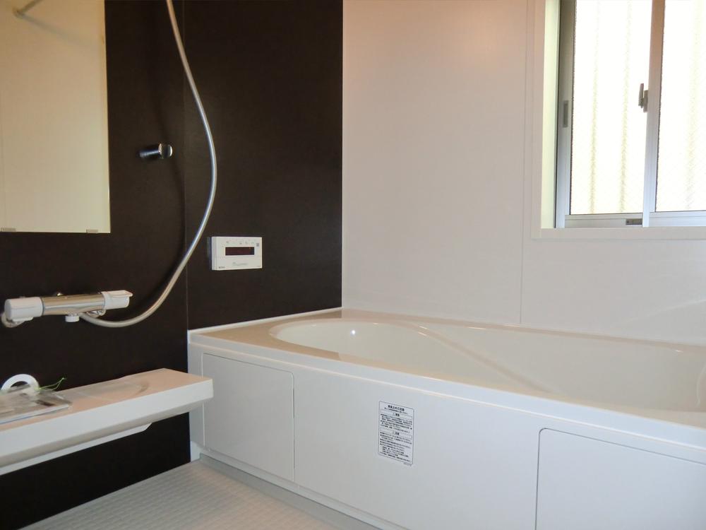 Bathroom. ◇ Bathroom ◇ Wide 1 tsubo size ・ Bathroom heating dryer ・ Insulation bathtub ・ Otobasu ・ Accessibility ・ Karari floor ・ There bathroom window
