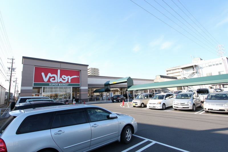 Supermarket. 531m to Barrow Higashiokoshi store (Super)