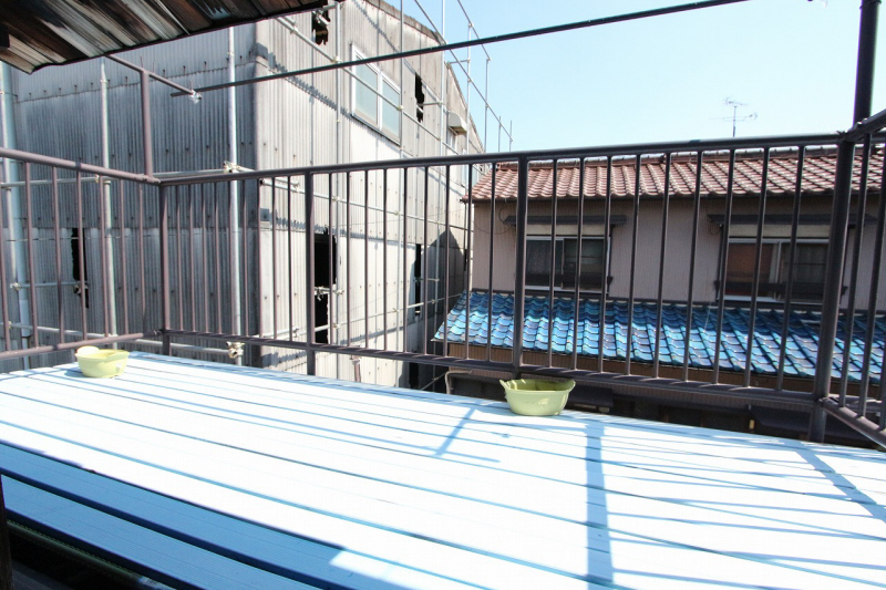 Balcony. Ippuku on the veranda .... 