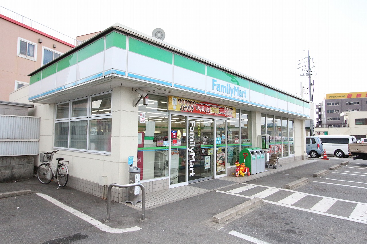 Convenience store. FamilyMart Nakagawa Komatsu store up (convenience store) 931m