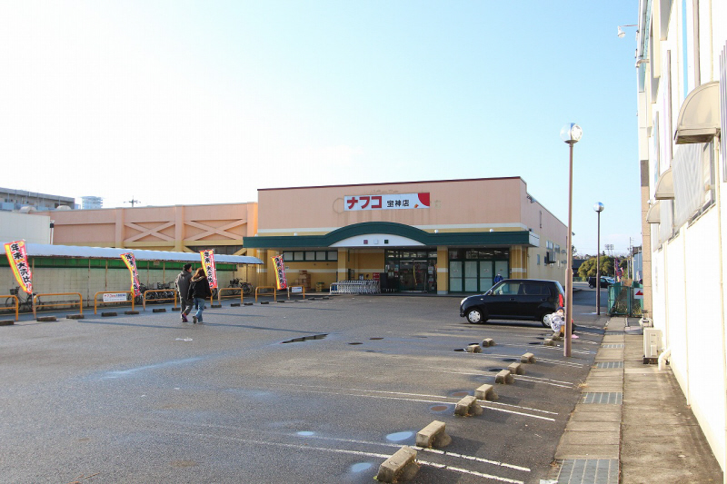 Supermarket. Nafuko corporation store up to (super) 611m