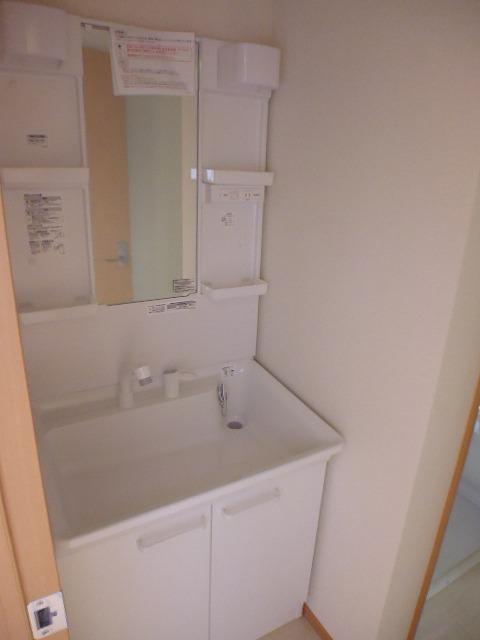 Wash basin, toilet. 2013.11.8 shooting 