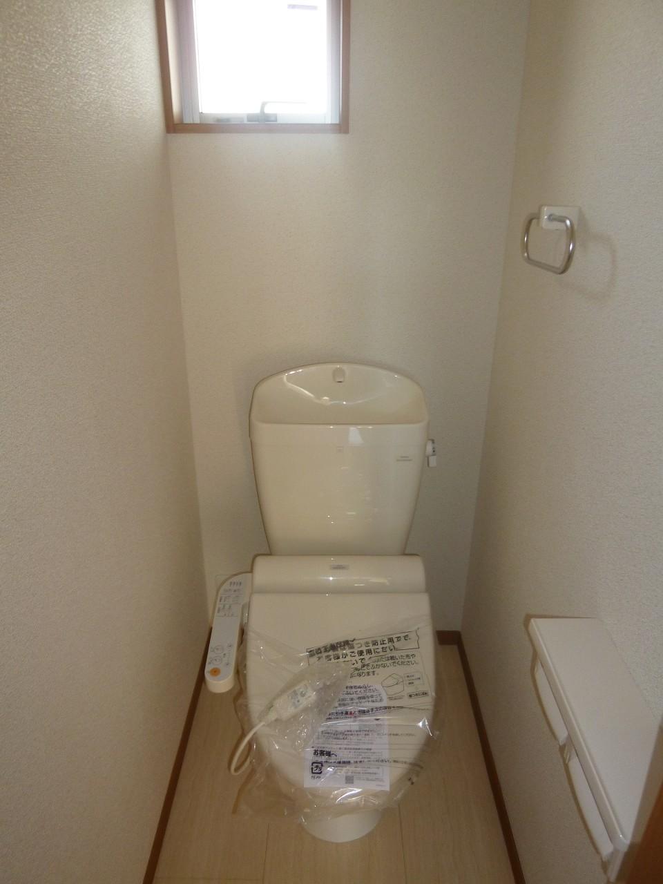 Toilet.  ◆ With Washlet ◆