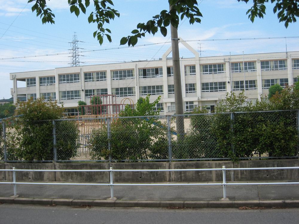 Primary school. 932m to Nagoya City Tatsufuku Spring Elementary School
