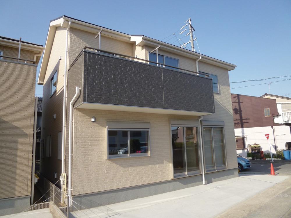 Local appearance photo. ● ○ ● ○ ● ○ You can preview ○ ● ○ ● ○ ●  Southeast corner lot, Good day in the south road!   Parking two cars Allowed, South-facing balcony