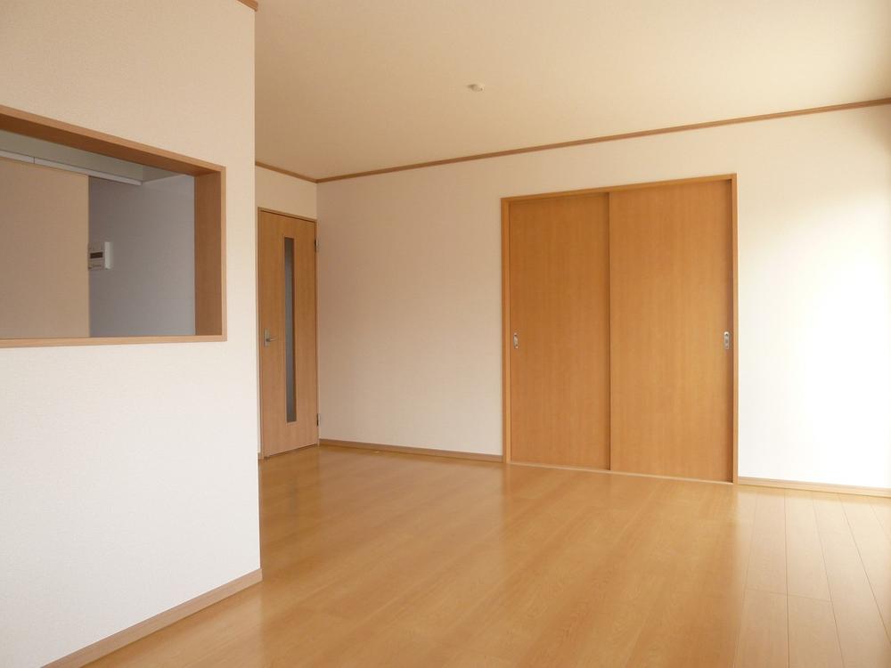 Living.  ◆ Japanese-style room adjacent living ◆ 
