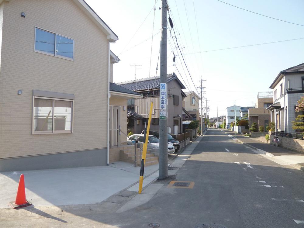 Local photos, including front road. ◆ Front road spacious ◆