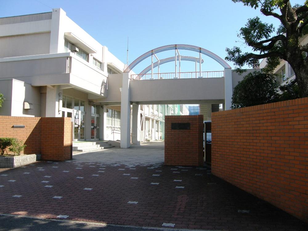 Primary school. Nagoya Municipal Nariakira 100m up to elementary school