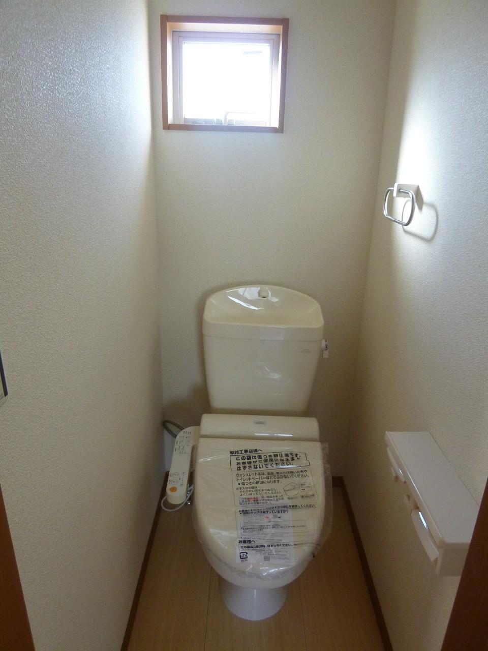 Toilet. ◆ With Washlet ◆