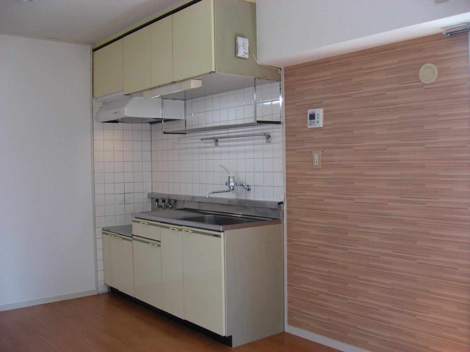 Kitchen. Gas two-burner stove installation Allowed