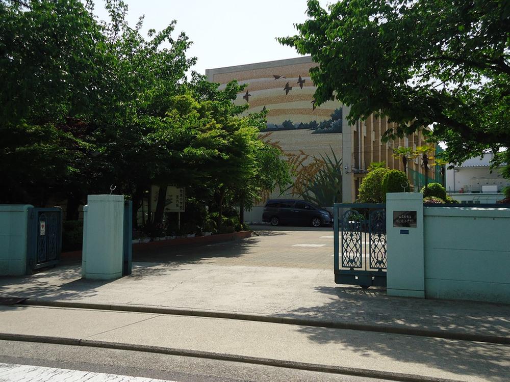 Primary school. Honami until elementary school 920m