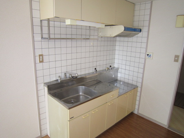 Kitchen. Gas stove can be installed