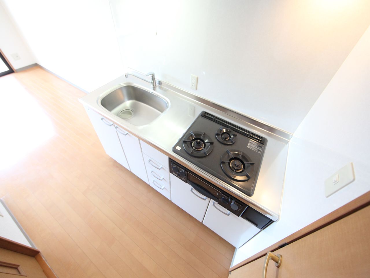 Kitchen. System kitchen 3-neck gas stove With grill