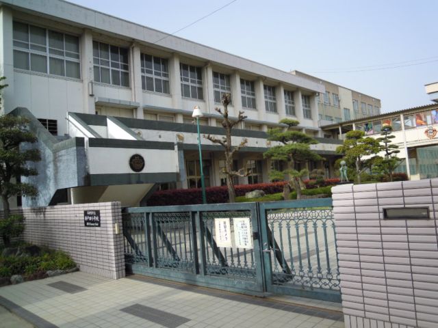 Primary school. Municipal Idota up to elementary school (elementary school) 380m