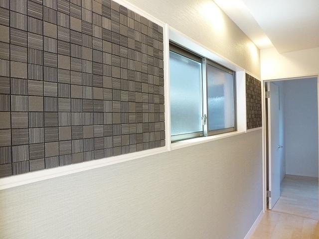 Entrance. 9 / 19 local shooting