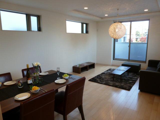 Living. 11 / 11 local shooting