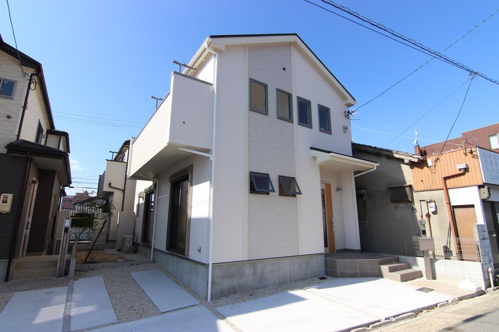 Local appearance photo. Local shooting