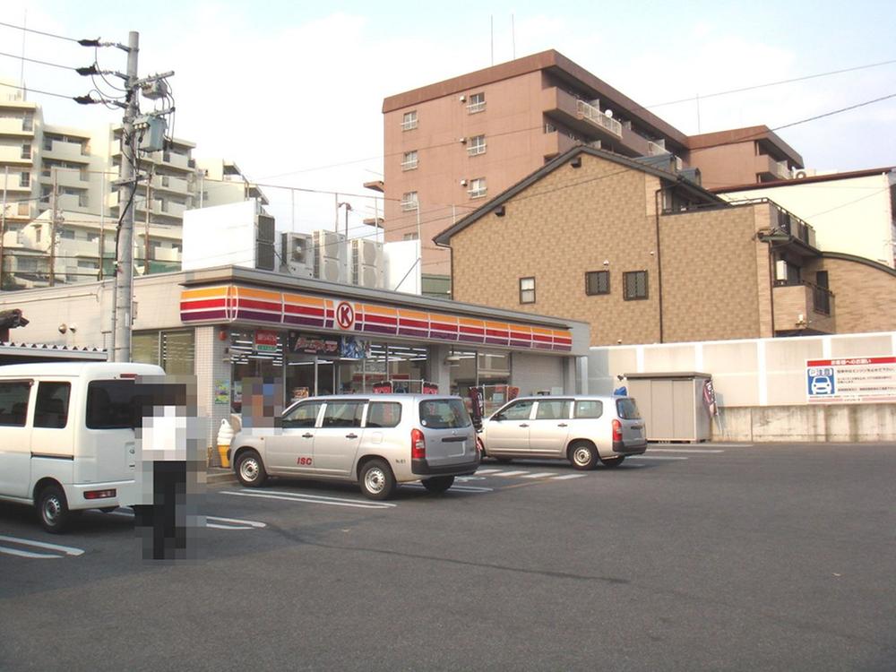 Convenience store. 170m to Circle K