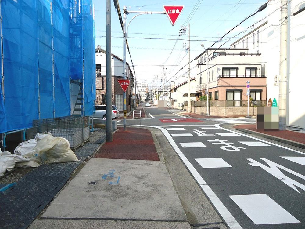 Local photos, including front road. Local (12 May 2013) Shooting