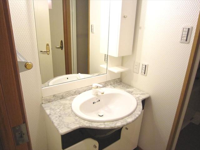 Wash basin, toilet