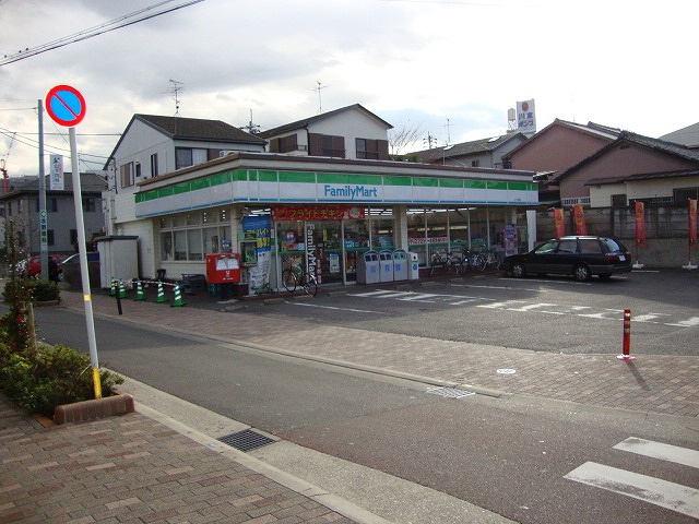 Convenience store. 1580m to Family Mart (convenience store)
