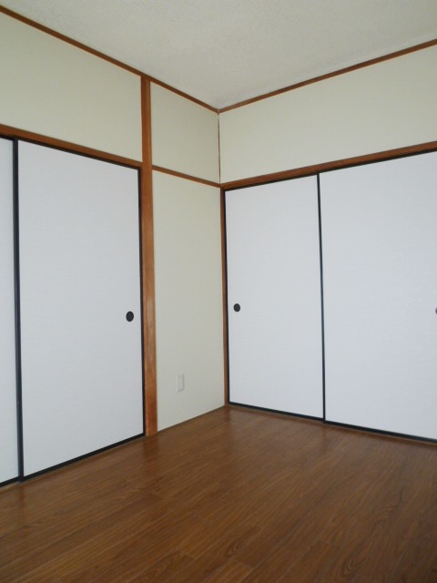 Other room space. Western-style (6 quires)