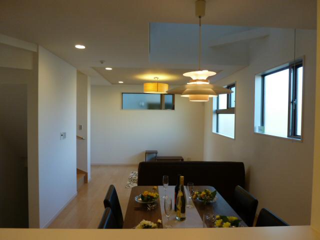 Living. 11 / 11 local shooting