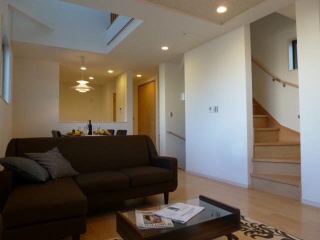 Living. 11 / 11 local shooting