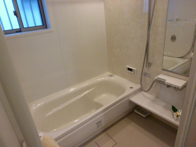 Bathroom. 11 / 11 local shooting