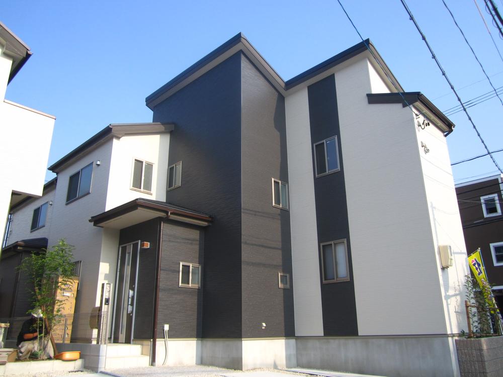 Local appearance photo. 4 Building