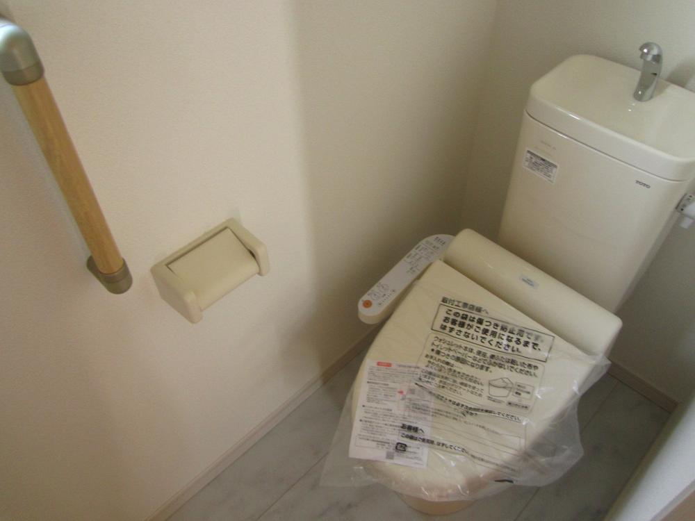 Toilet. Local (September 2013) Shooting