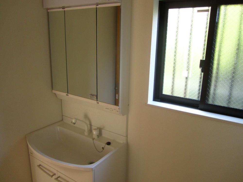 Wash basin, toilet. Local (September 2013) Shooting