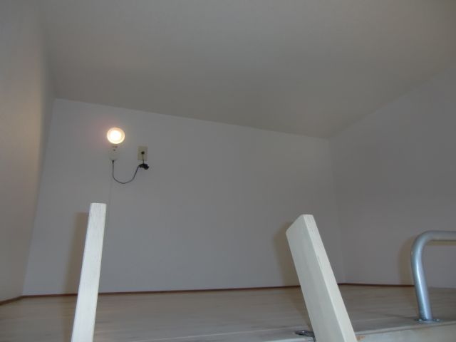 Other room space. Appearance of a large loft!