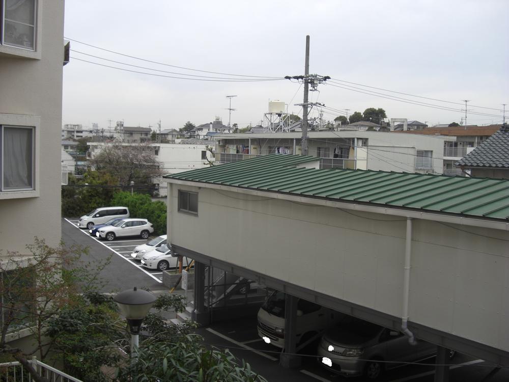 View photos from the dwelling unit. View from the living room (April 2013 shooting)