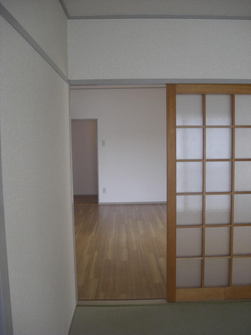 Non-living room. Japanese-style tatami mat replacement. The room is a step is less, It is safe for those children and our elderly. (April 2013 shooting)