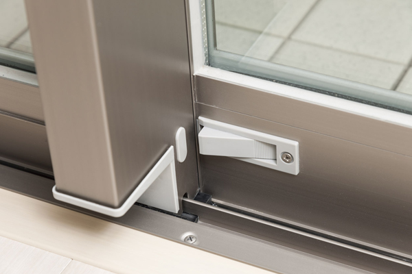 Security.  [Double lock (sash)] In order to shut out the intrusion from the window, The key is provided at two locations of sash, Crime prevention has increased ( ※ FIX window ・ Adopted in sash other than waist window. Same specifications)