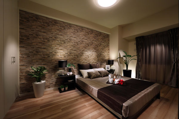 Interior.  [Master bedroom] The master bedroom, which was to cherish the comfort of private time, Breadth and independence, It has been taken into account sufficiently lighting of. Also, Storage capacity has abundant closet is adopted (F type model room)