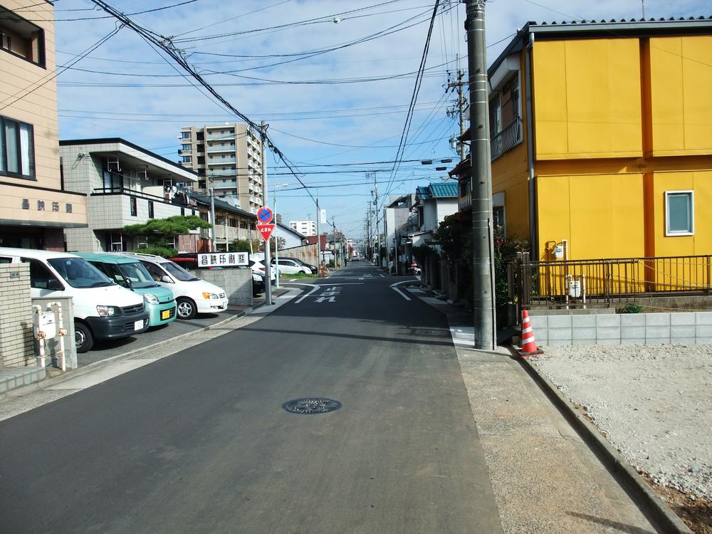 Local photos, including front road. Frontal road