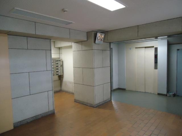 Entrance. Common areas