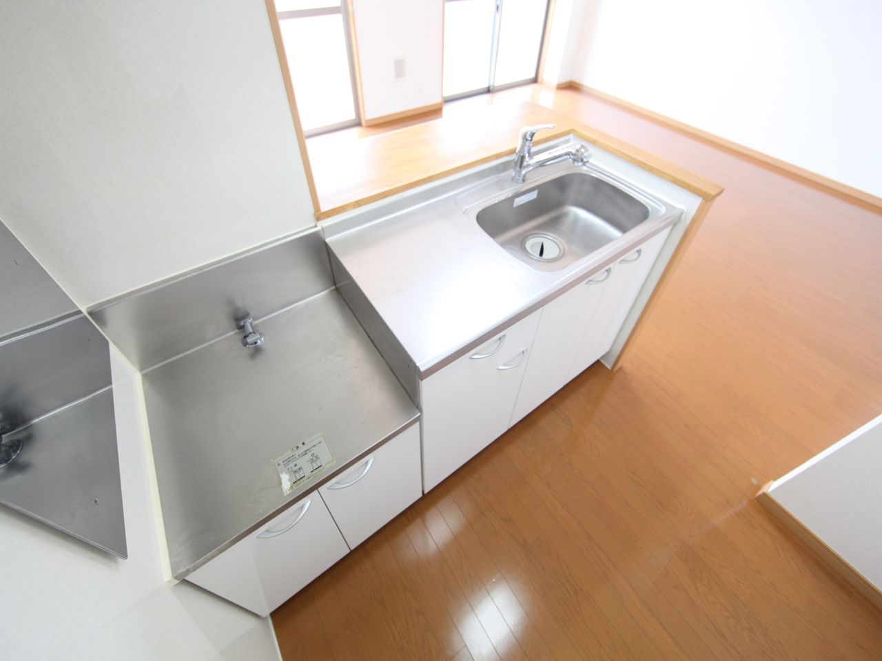 Kitchen. Counter Kitchen Two-burner gas stove installation Allowed